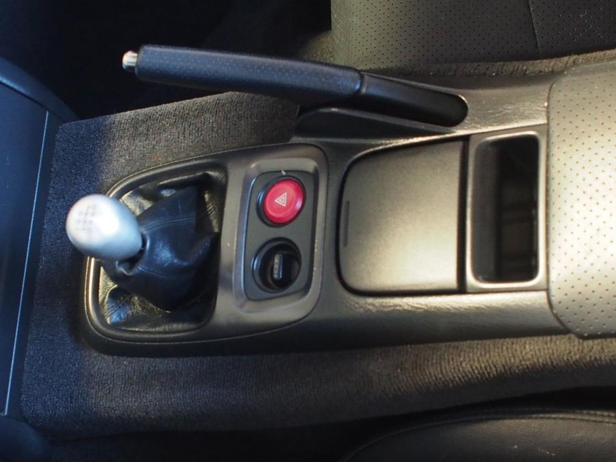 Детали интерьера Honda S2000 (AP1) 2000 года  (фото 65 из 131)